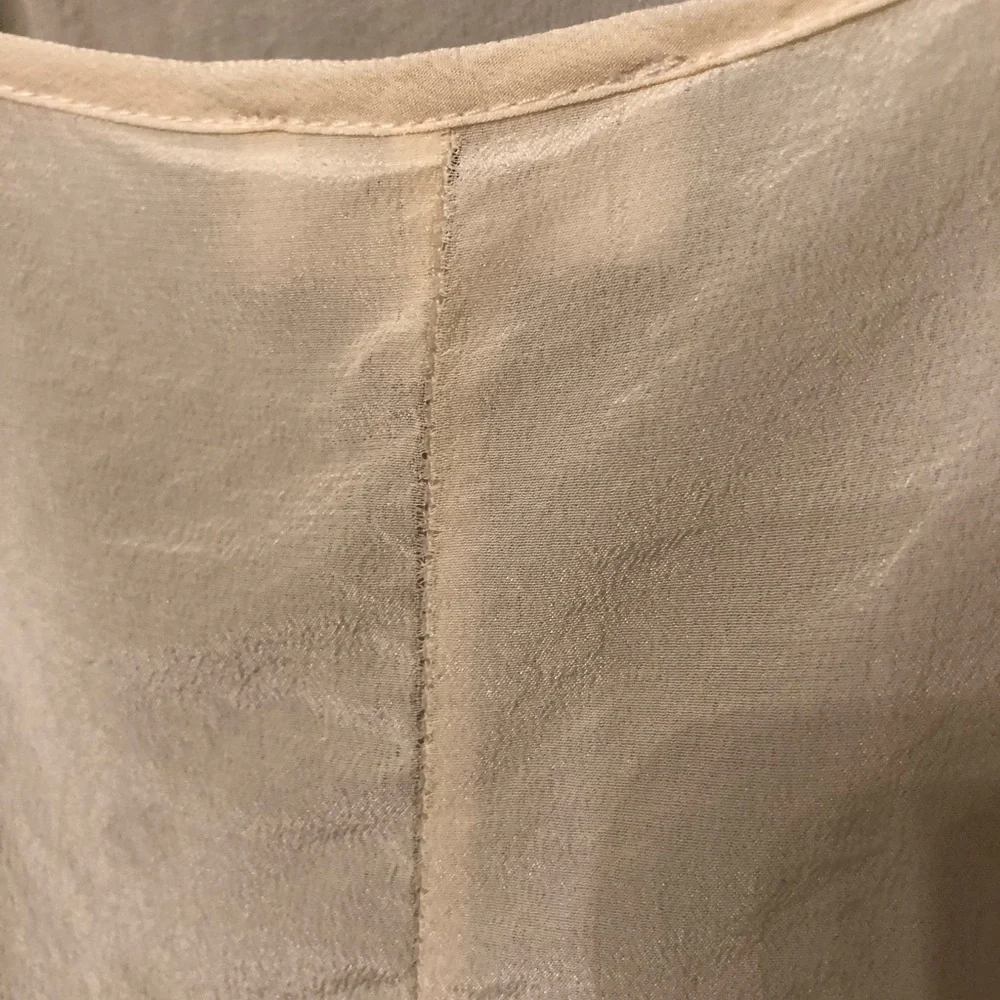SOLD -Wilfred 100% Silk Top - Picture 9 of 10